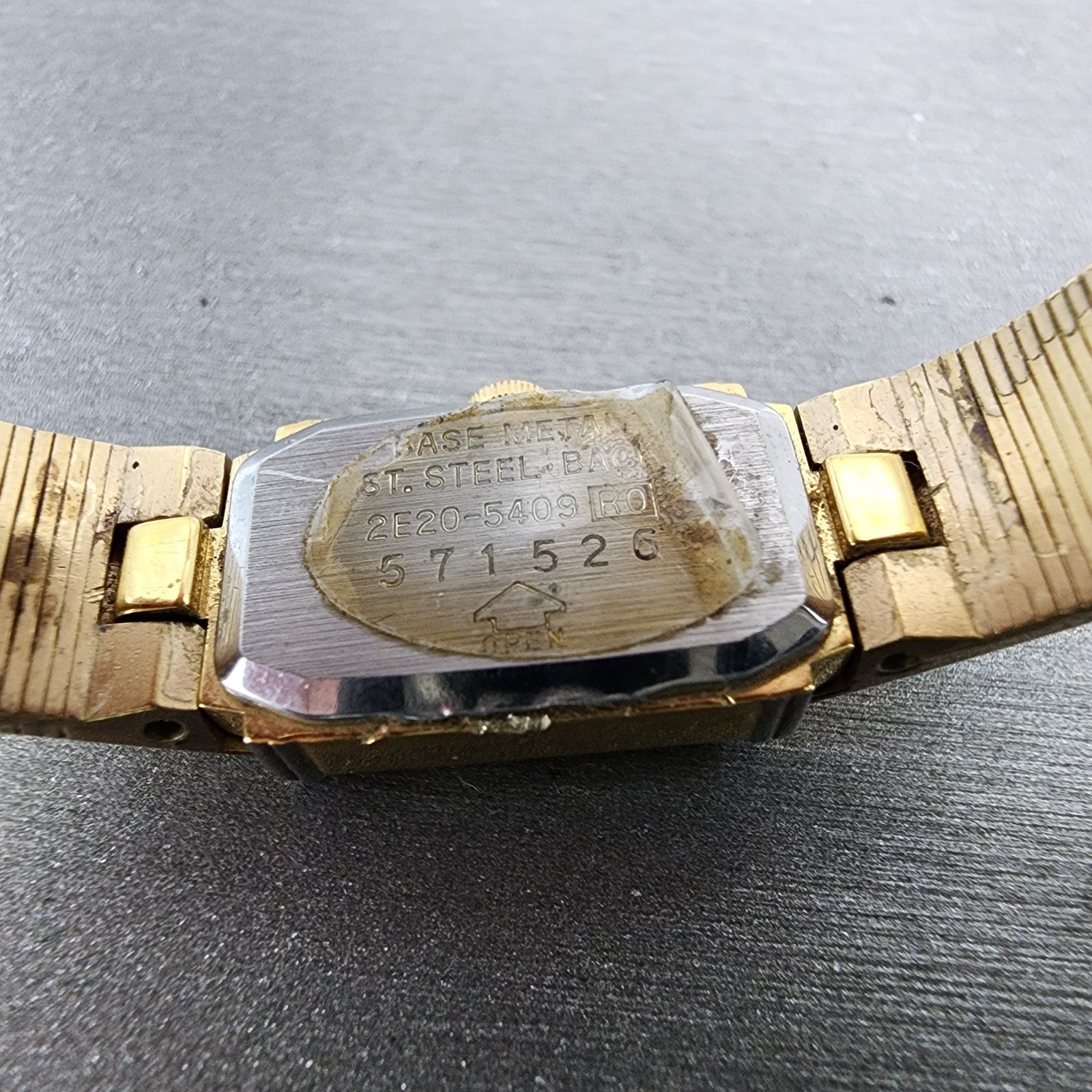 Seiko Tank Watch Women 12mm Champagne Dial Gold Tone 2e205409 New Battery9