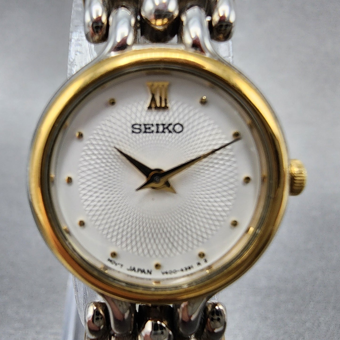 Seiko Watch Women 21mm White Dial Two Tone Round V4001229 New Battery1