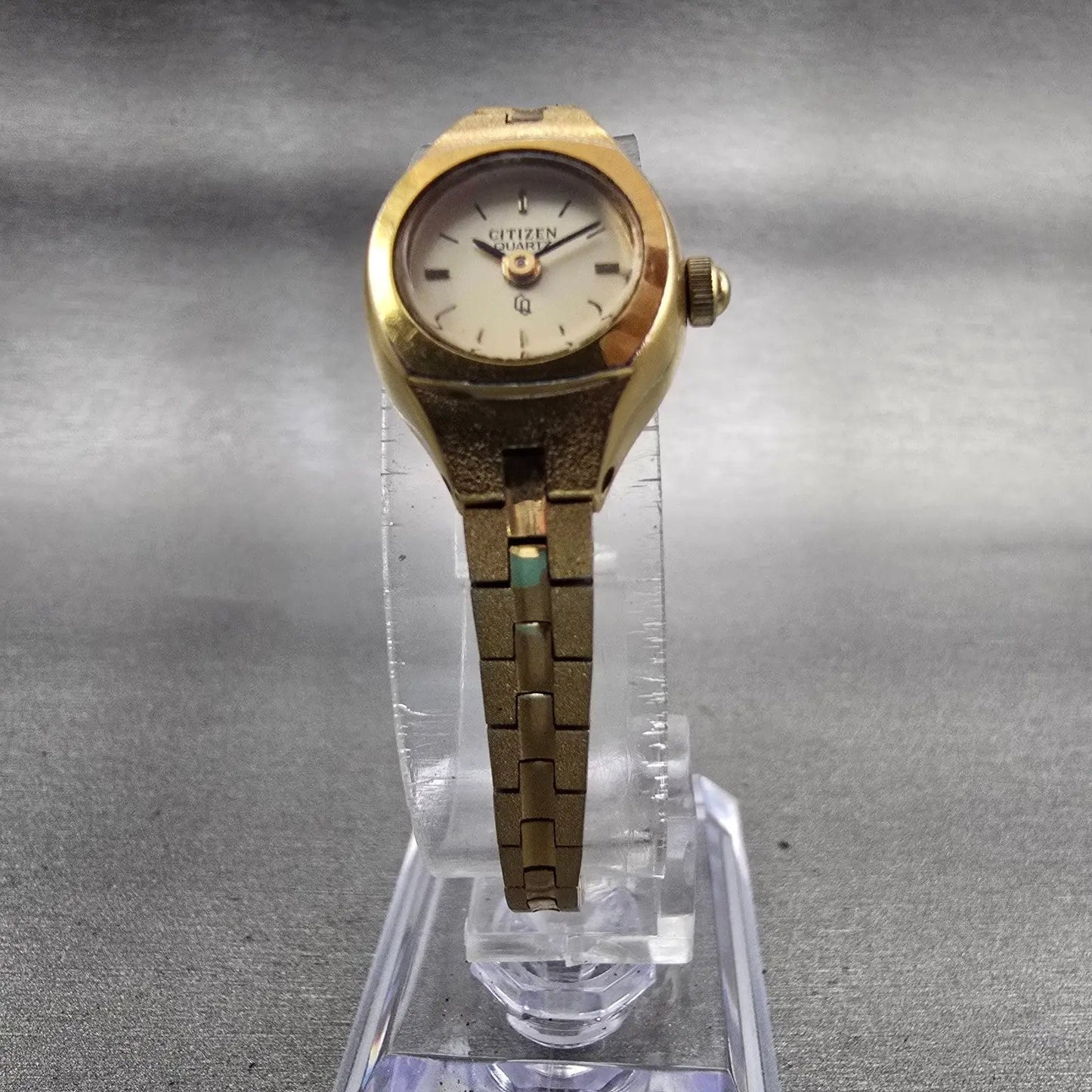 Citizen CQ Watch Women 16mm Champagne Dial Gold Tone Round 4-040929 New Battery5