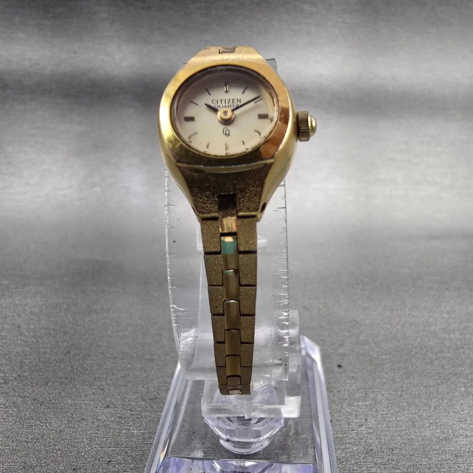 Citizen CQ Watch Women 16mm Champagne Dial Gold Tone Round 4-040929 New Battery5