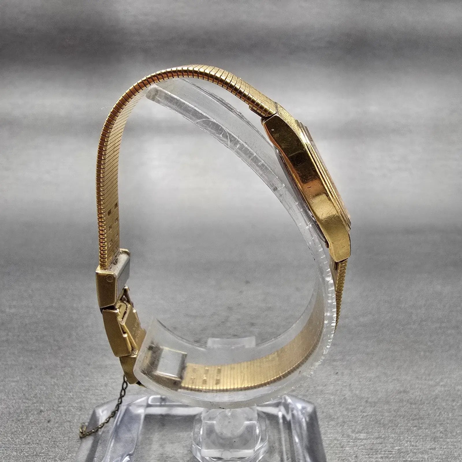 Seiko Watch Women 17mm Silver Dial Gold Tone Rectangle 2P21-5010 New Battery VTG8