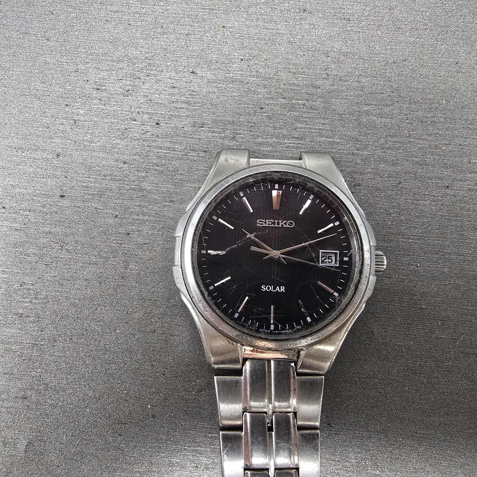 Seiko Solar Watch Men 38mm Black Dial Silver Tone Date READ!!!!!! V157-0AG0 Runs0
