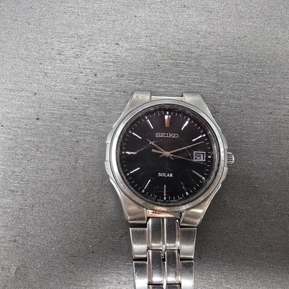 Seiko Solar Watch Men 38mm Black Dial Silver Tone Date READ!!!!!! V157-0AG0 Runs0