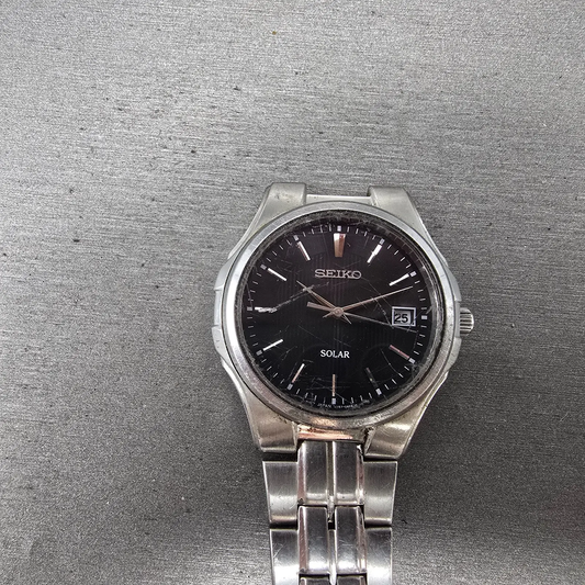 Seiko Solar Watch Men 38mm Black Dial Silver Tone Date READ!!!!!! V157-0AG0 Runs0