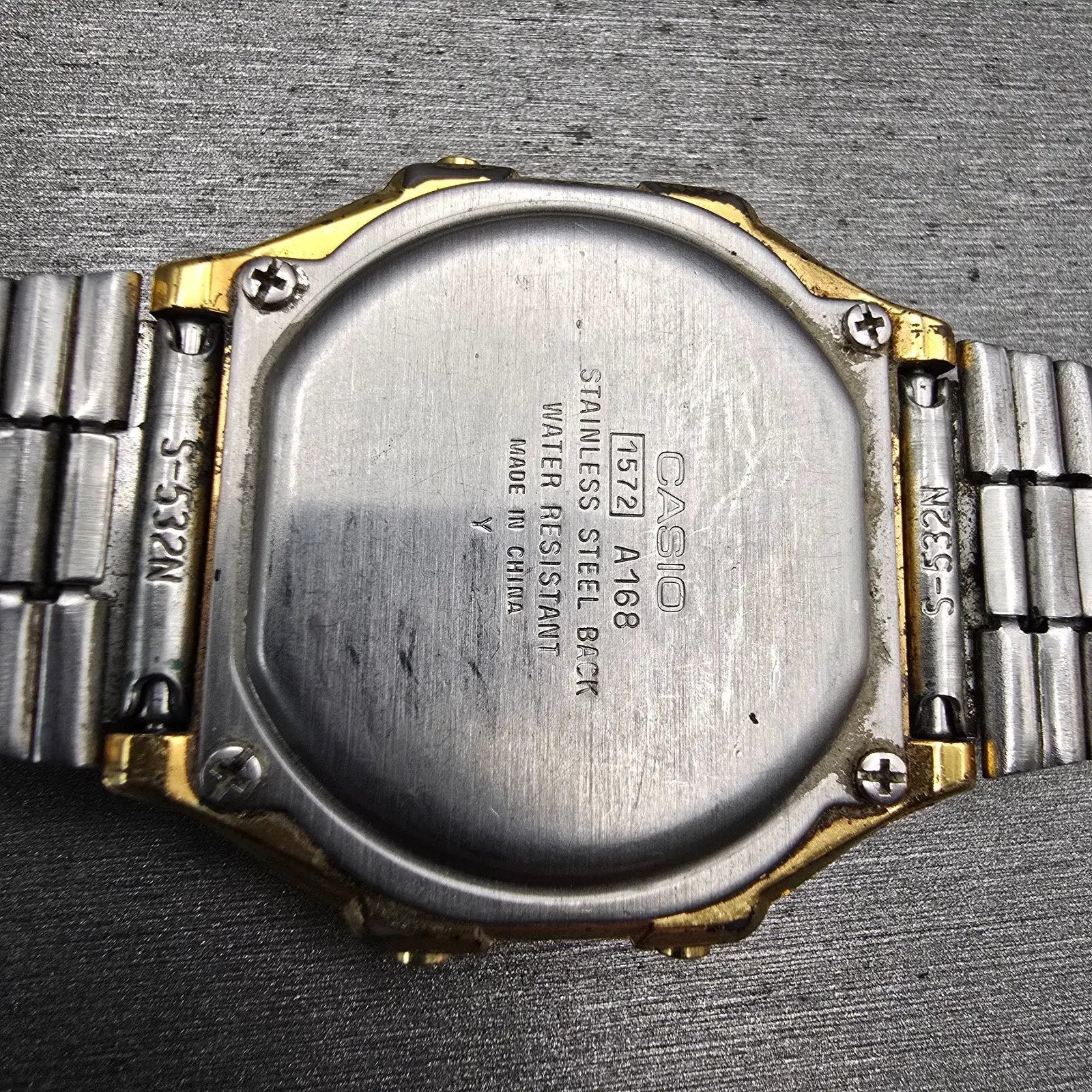 Casio A168 Digital Watch Men 35mm Gold Dial Gold Tone Chrono Alarm New Battery10