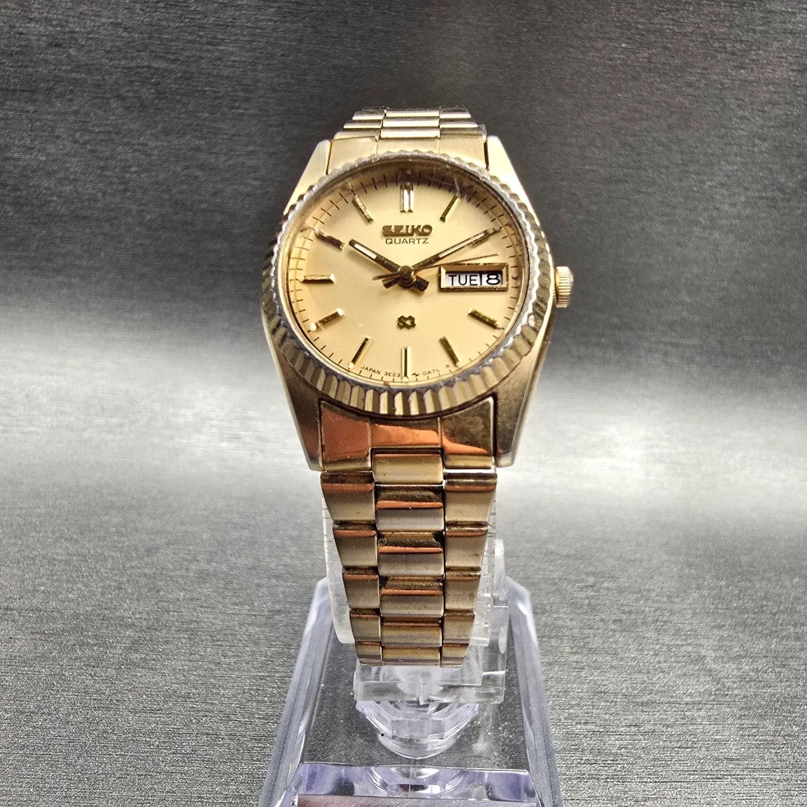 Seiko SQ Watch Women 24mm Gold Dial Gold Tone Daydate Round 3E23-0A60 New Batt 65