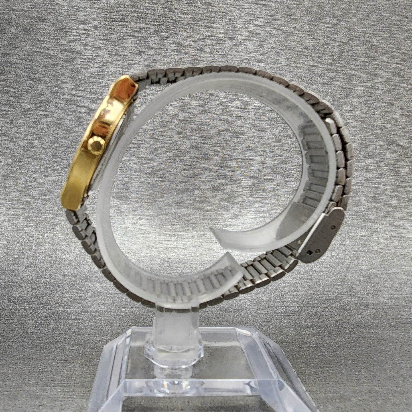 Seiko Watch Women 28mm Champagne Dial Gold Tone Round 5y916010 New Battery6