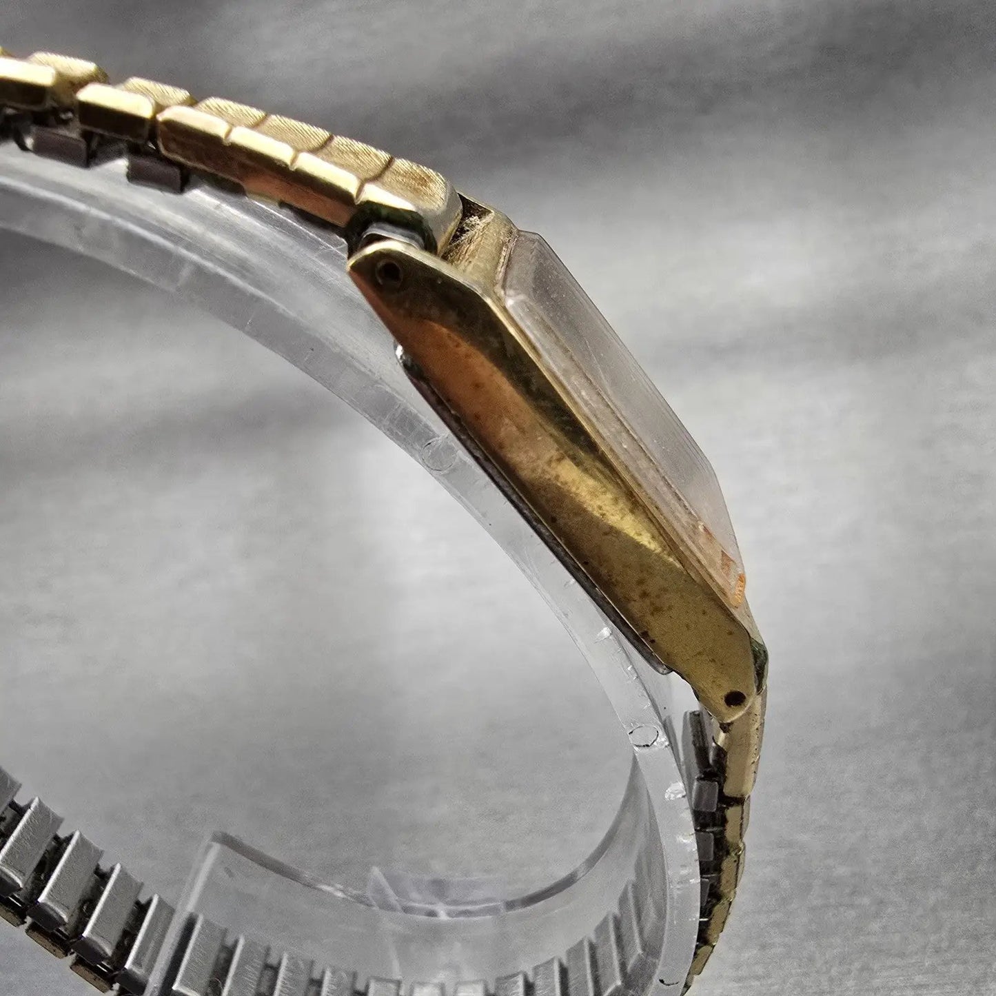 Seiko Tank Watch Women 17mm Silver Dial Gold Tone Rectangle 2C20-5830 New Batter3