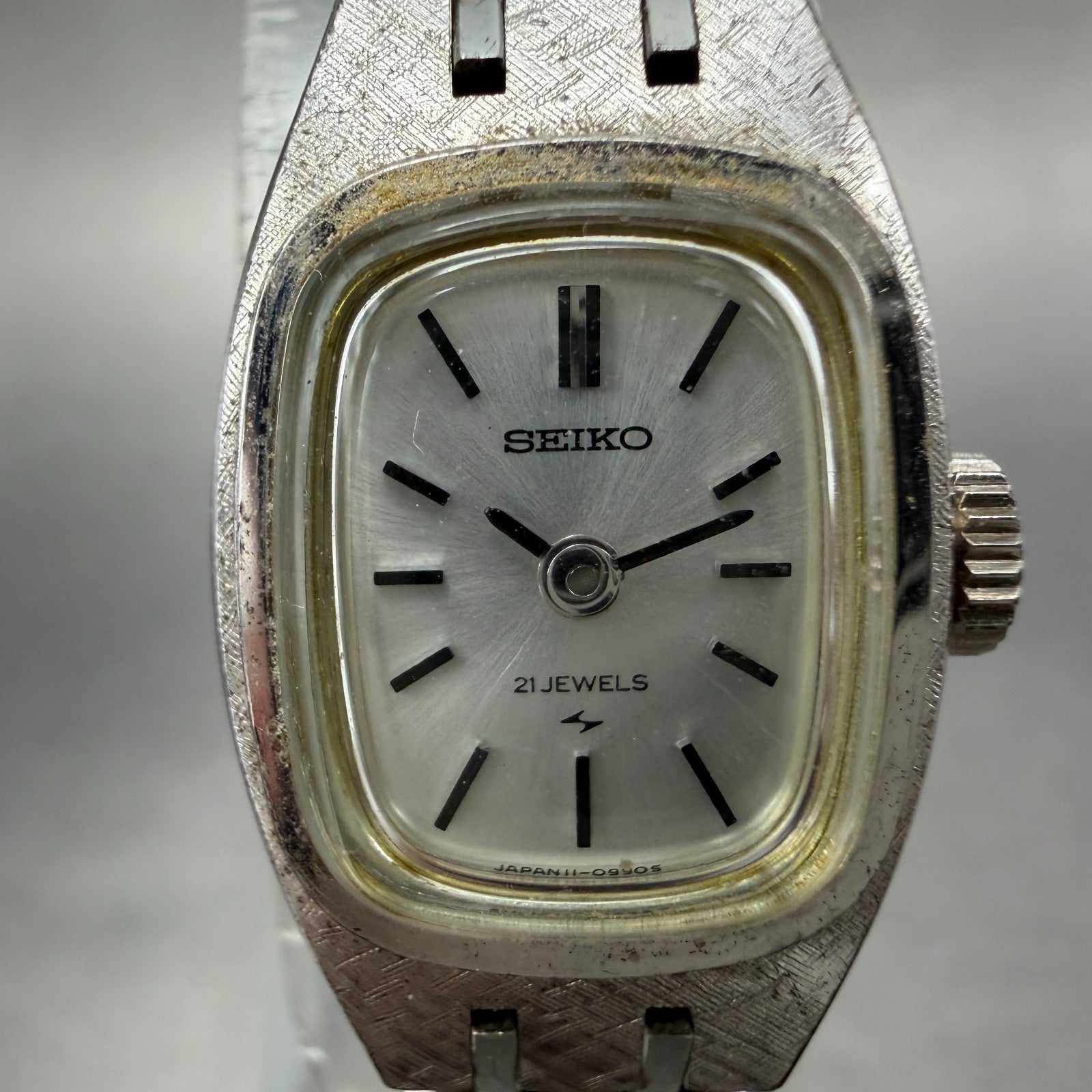 Seiko Tank Watch Women 15mm Silver Dial Silver Tone Manual 11-3350 Runs Vintage1