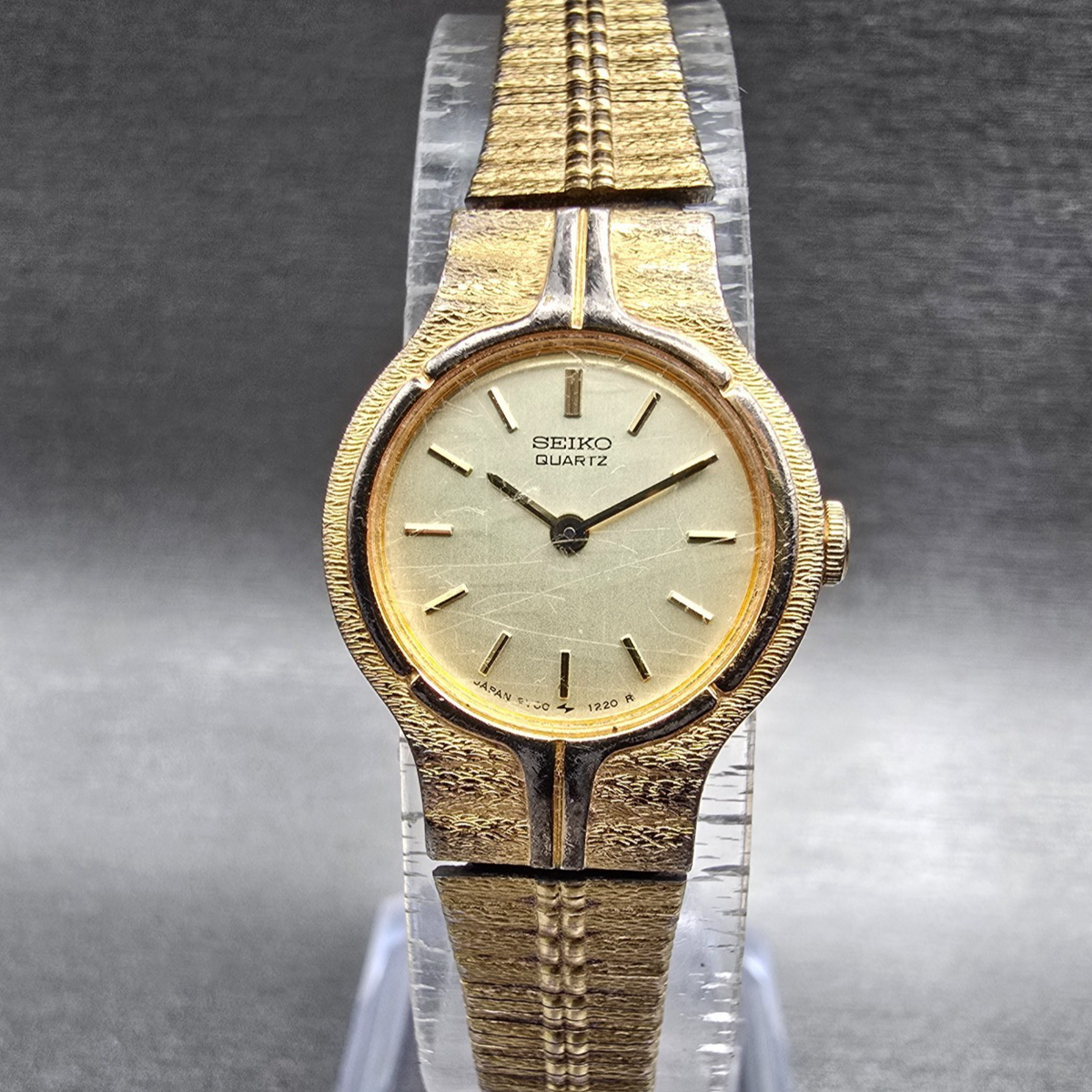 Seiko Watch Women 19mm Champagne Dial Gold Tone Round 2Y00-0189 New Battery0