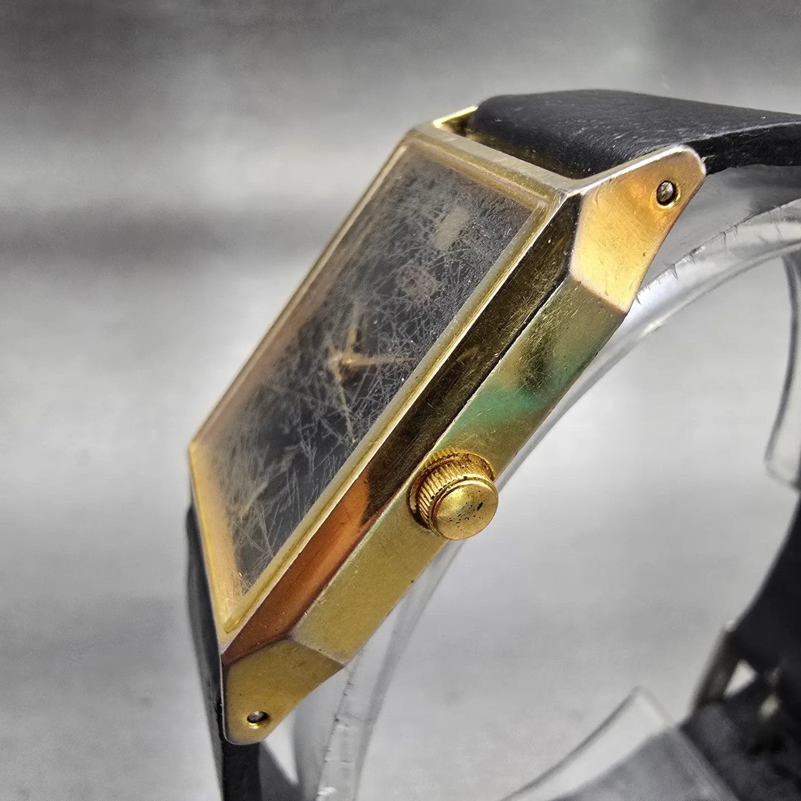 Citizen CQ Watch Men 24mm Black Dial Gold Tone Rectangle 4031-915267 New Battery2