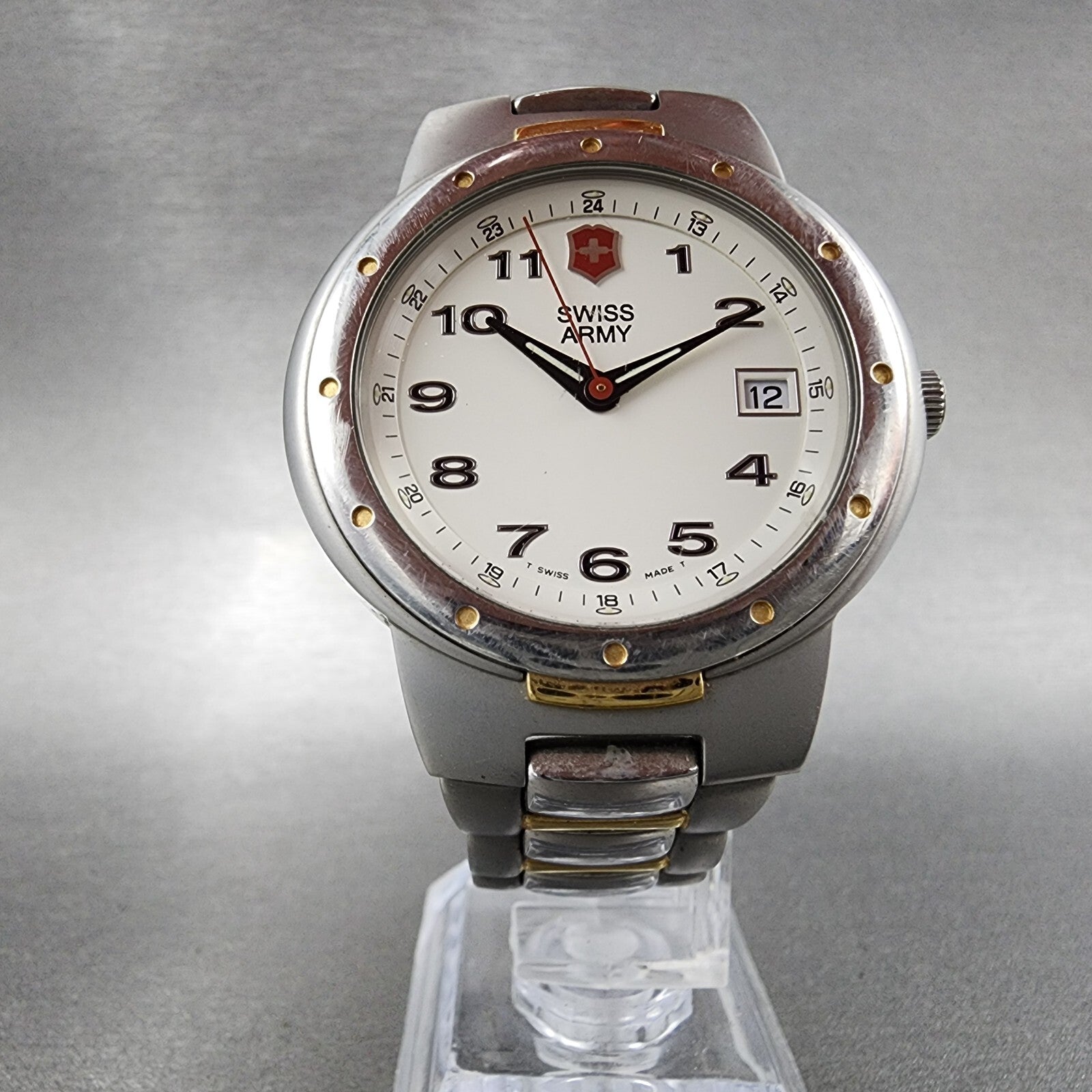 Victorinox Swiss Army Valiant Watch Men 39mm White Dial Two Tone Date Round Runs5