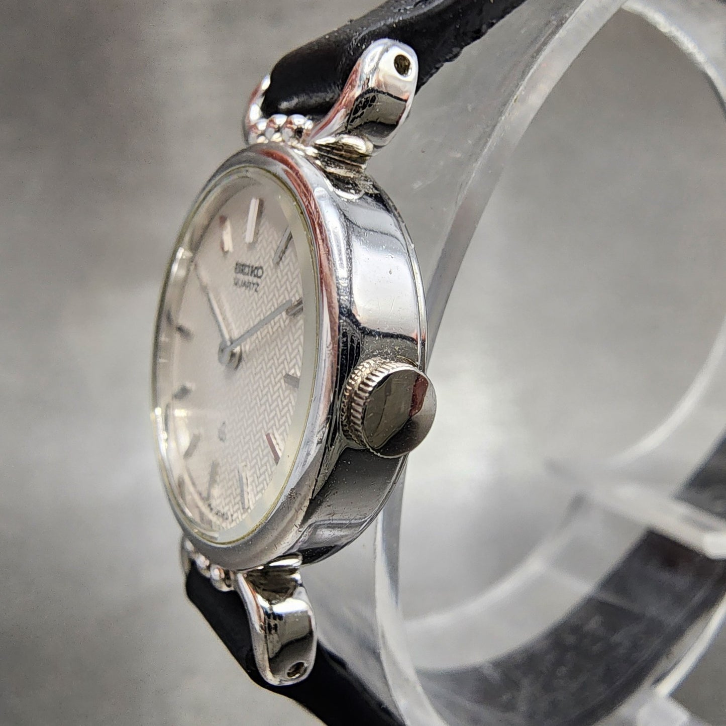 Seiko Watch Women 20mm Silver Dial Silver Tone Round 14000500 New Battery2