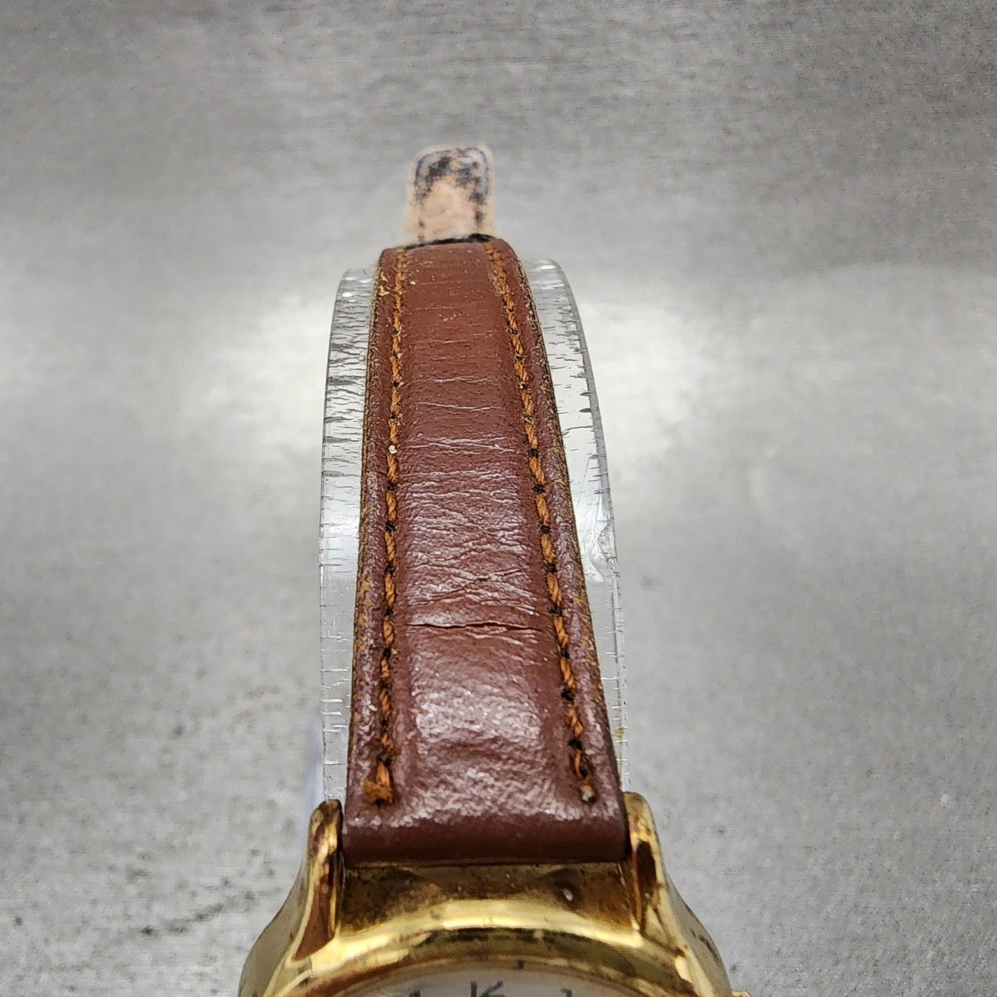 Seiko Avenue Watch Women 24mm White Dial Gold Tone 2g380130 New Battery4