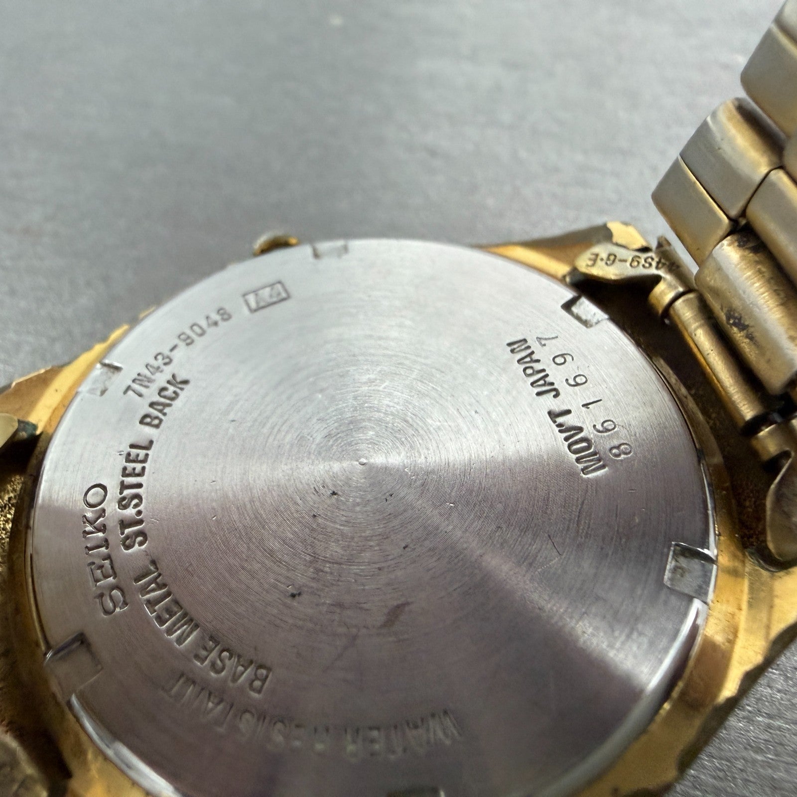 Seiko Watch Men 37mm Luminous Dial Gold Tone Daydate Round 7N43-9048 New Batt 7H9
