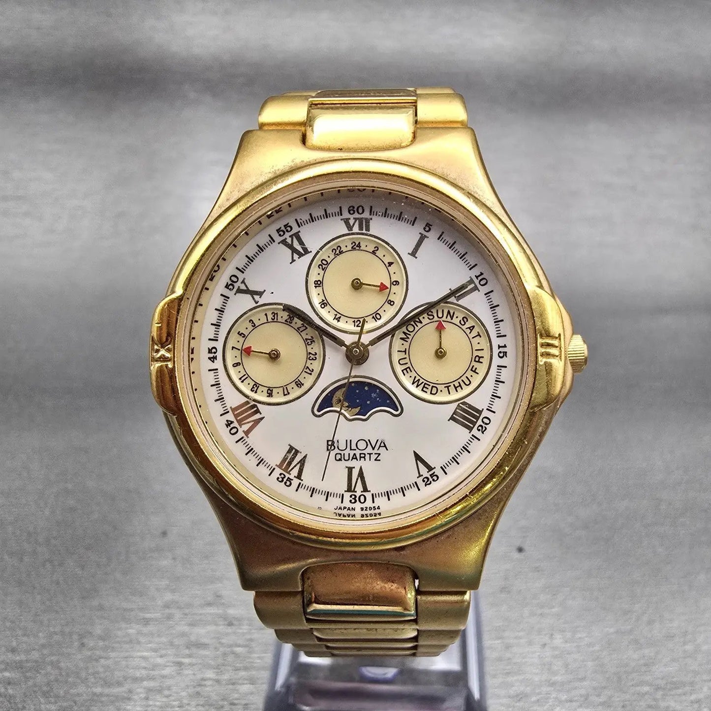 Bulova Moon Phase Watch Men 35mm White Dial Gold Tone Daydate 92D54 New Battery0