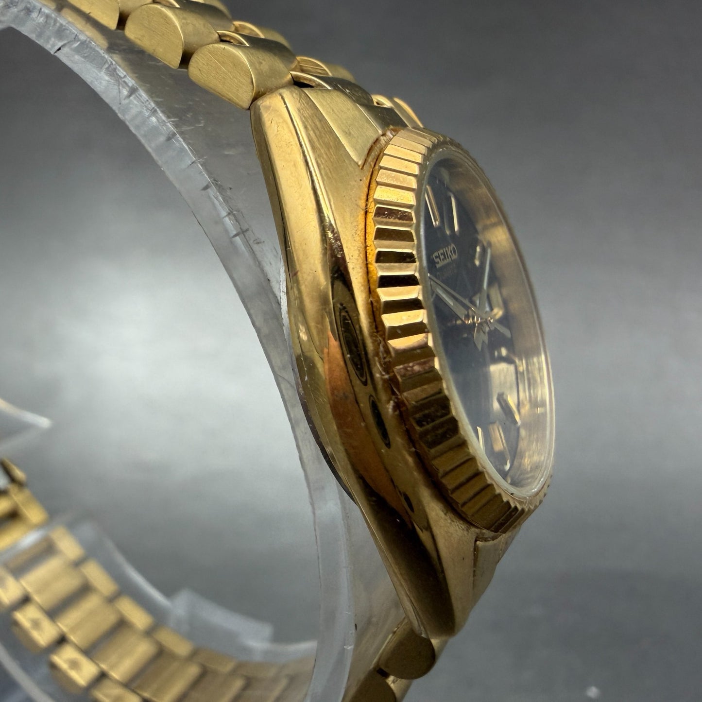 Seiko Watch Women 24mm Black Tone Gold Tone Daydate Round 7N83-0041 New Battery53