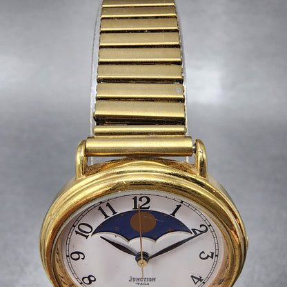 Vega Junction Watch Women 30mm White Dial Gold Tone Sun Moon Round New Battery4