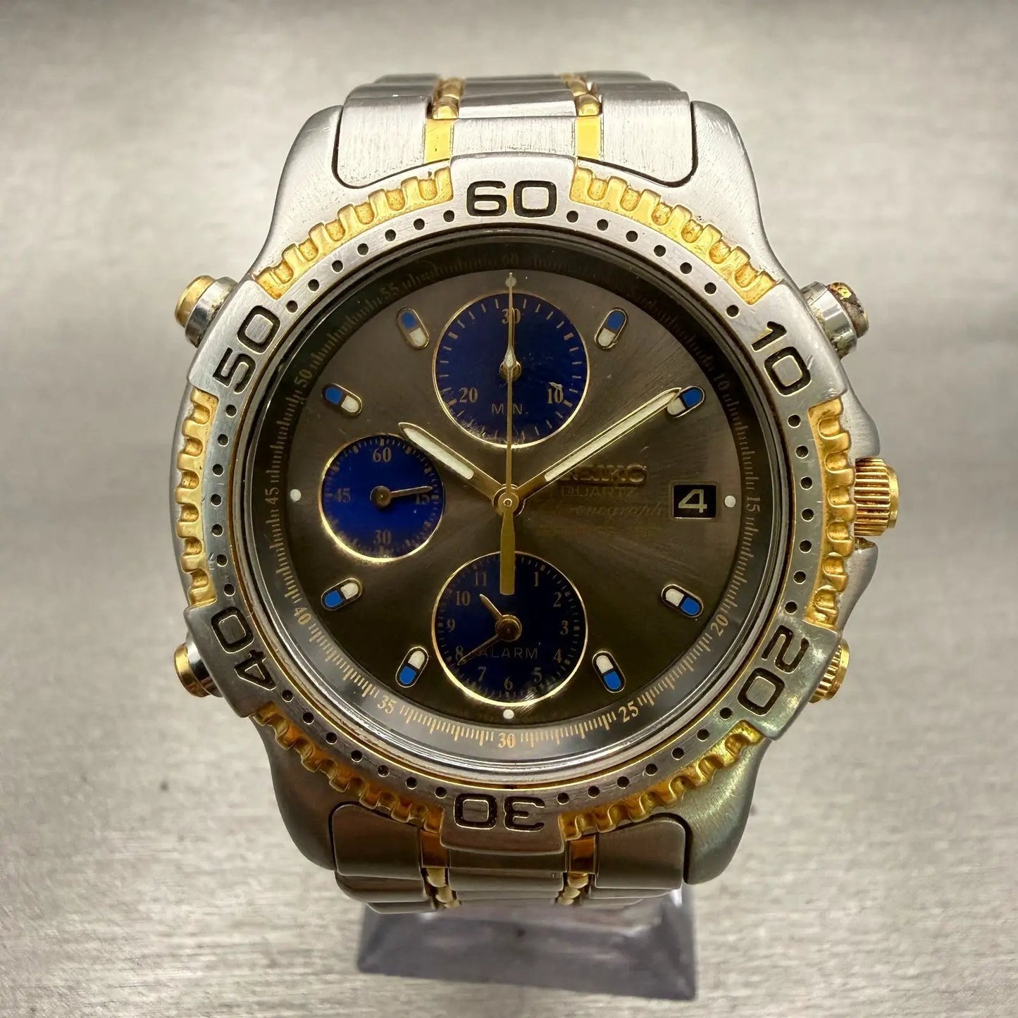 Seiko Sports 150 Chronograph Watch Men 40mm Gray Dial Two Tone Date 7T32-6C090