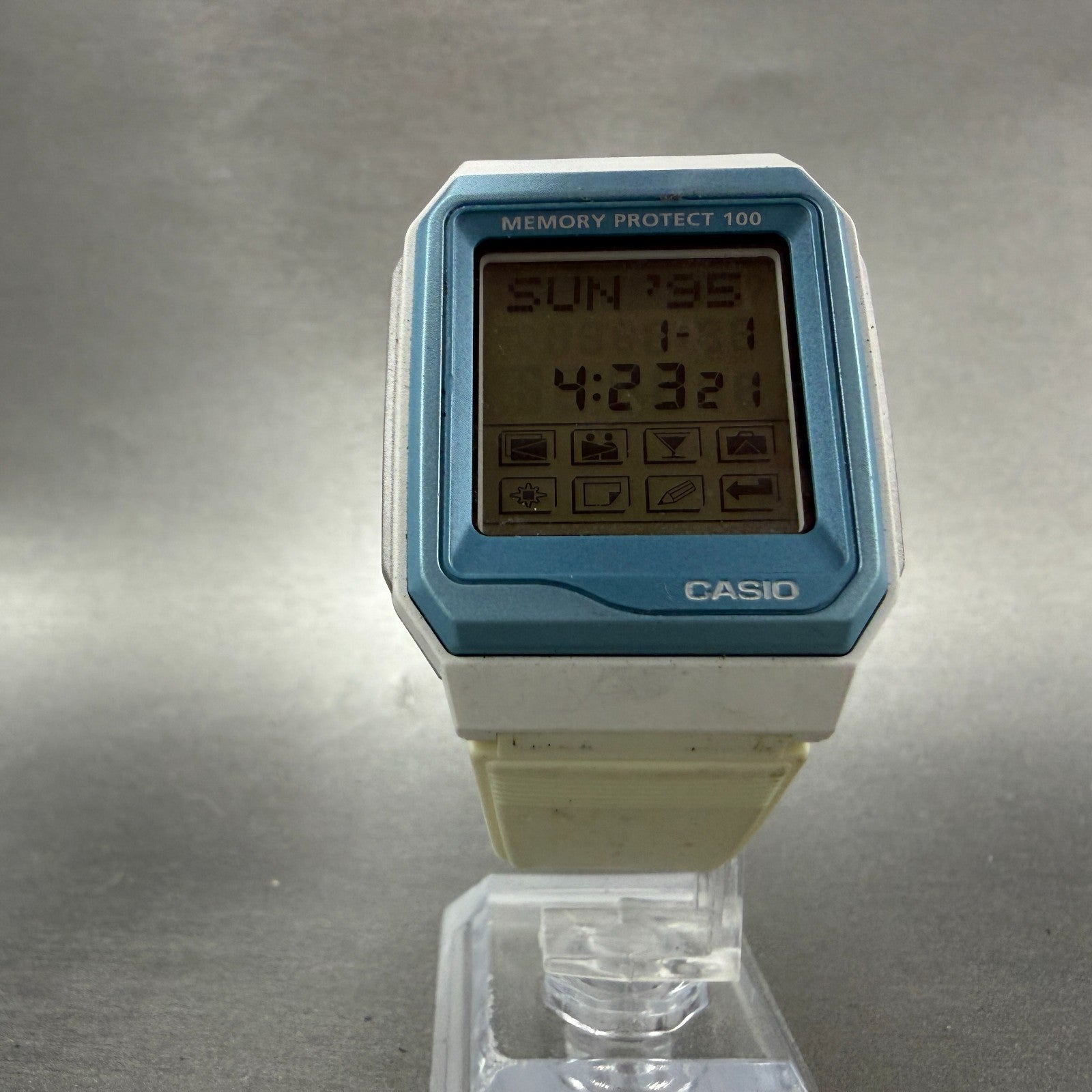 Casio HotBiz Watch Men 35mm Digital White Blue Rectangle VDB-101JIM New Battery5