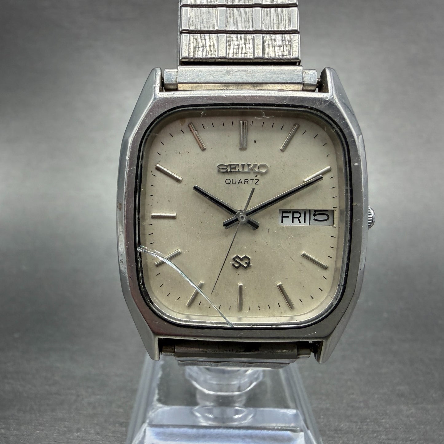 Seiko SQ Watch Men 32mm Silver Dial Silver Tone Daydate 8123-5129 New Battery0