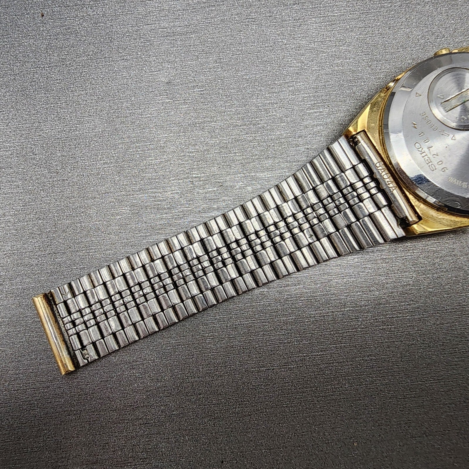Seiko Digital World Time Watch Men 34mm Gray Dial Gold Tone A2395020 READ!!!!10