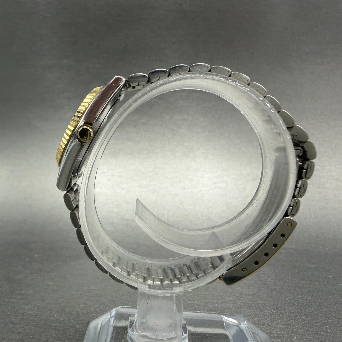 Seiko SQ Watch Women 25mm Silver Dial Two Tone Daydate Round 2A230039 NewBat 996