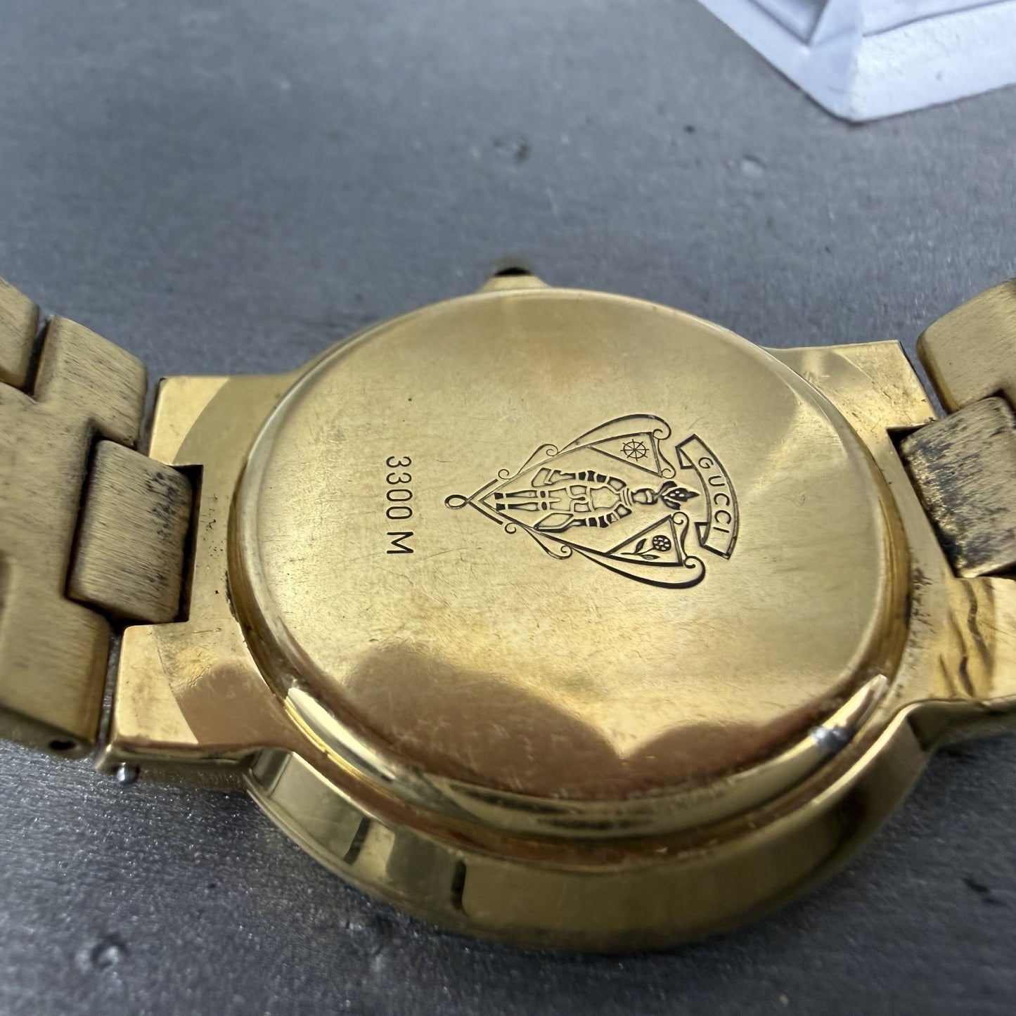 Gucci 3300M Watch Men 33mm Black Dial Gold Tone Round Vintage Bracelet PARTS10