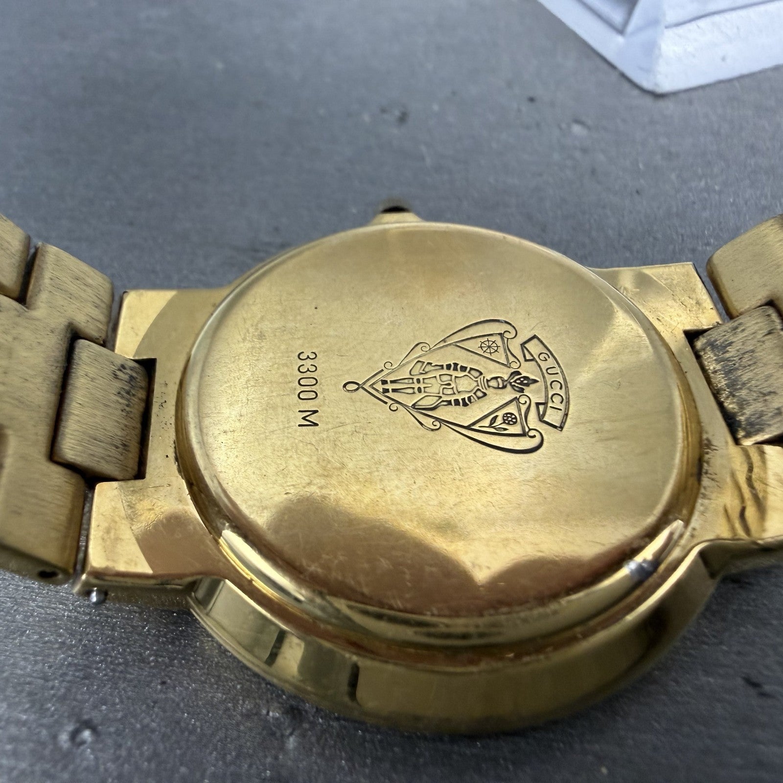 Gucci 3300M Watch Men 33mm Black Dial Gold Tone Round Vintage Bracelet PARTS10