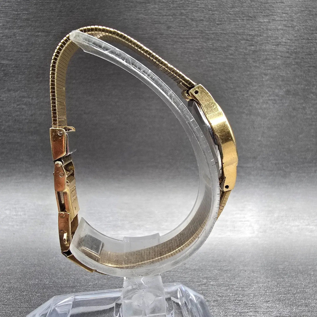 Seiko Watch Women 20mm Champagne Dial Gold Tone Oval 2320-5439 New Battery JP8