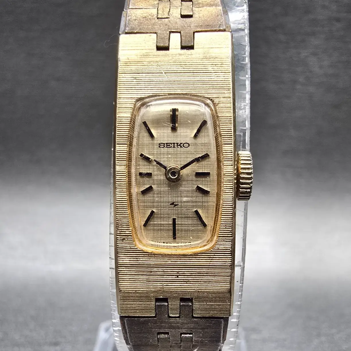 Seiko Tank Watch Women 12mm Gold Dial Gold Tone Rectangle 1520-3339 Manual Wind0