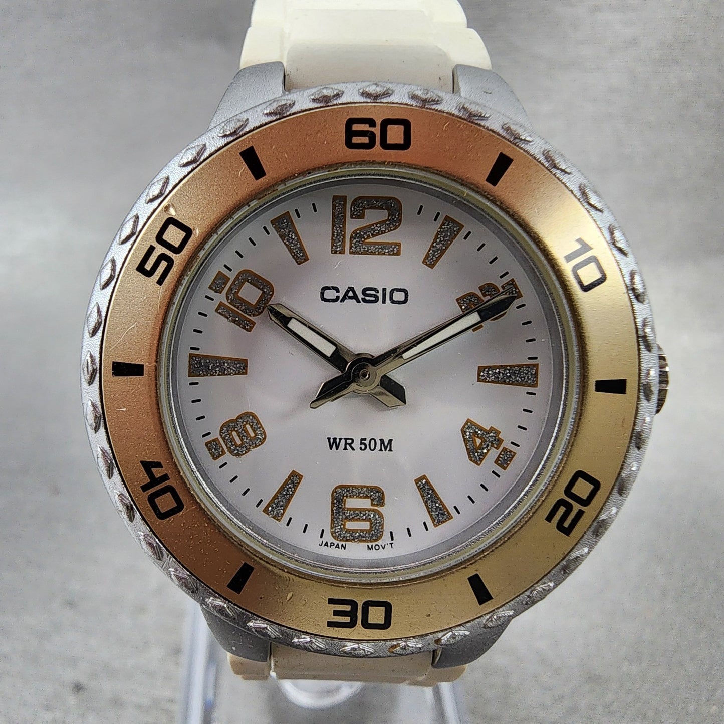Casio Dive Watch Women 32mm White Dial Silver Tone Round LTP1331 New BatteryABC1