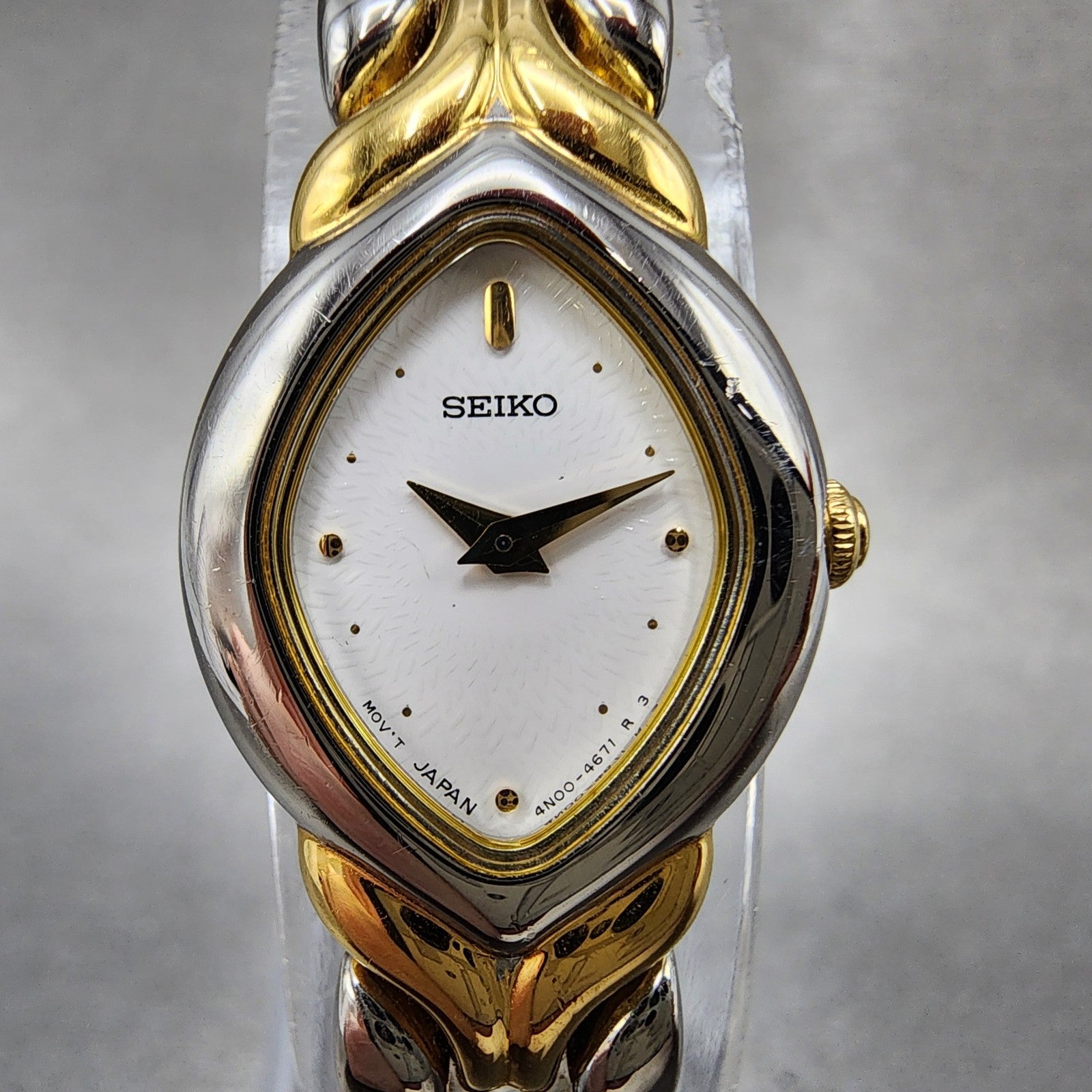 Seiko Watch Women 17mm White Dial Two Tone Oval 4n006581 New Battery1