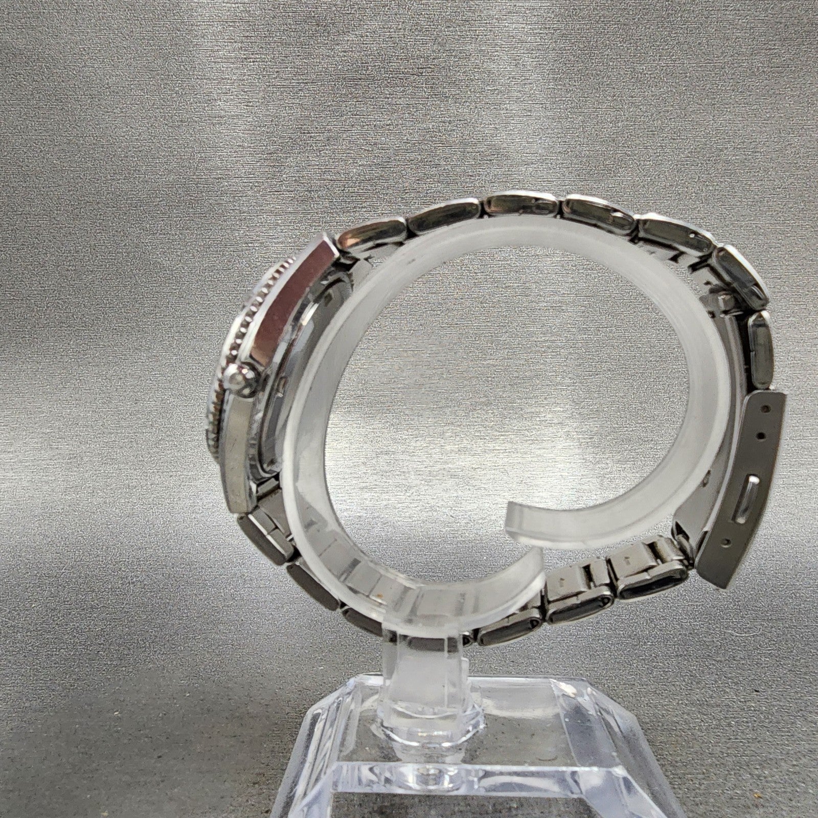 Casio Women Diver Watch Women 33mm Pink Dial Silver Tone Date LTD1035 New Batt6