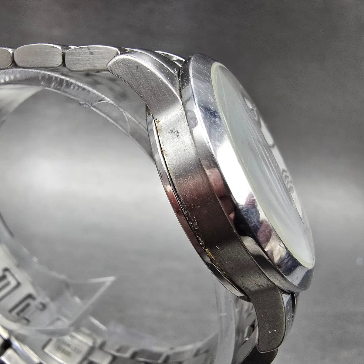 Guess Collection Watch Women 30mm White Dial Silver Tone Round New Battery GC4