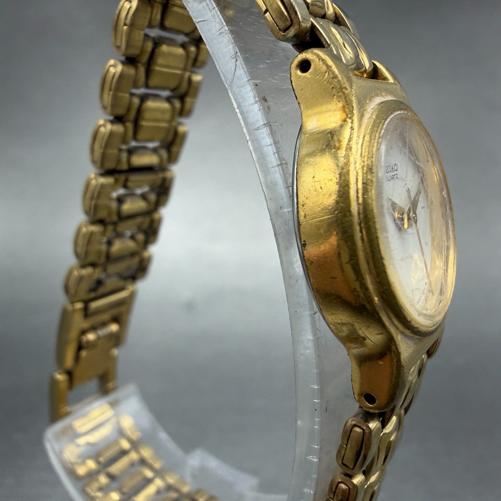 Seiko Watch Women 19mm White Dial Gold Tone Round V401-0518 New Battery3