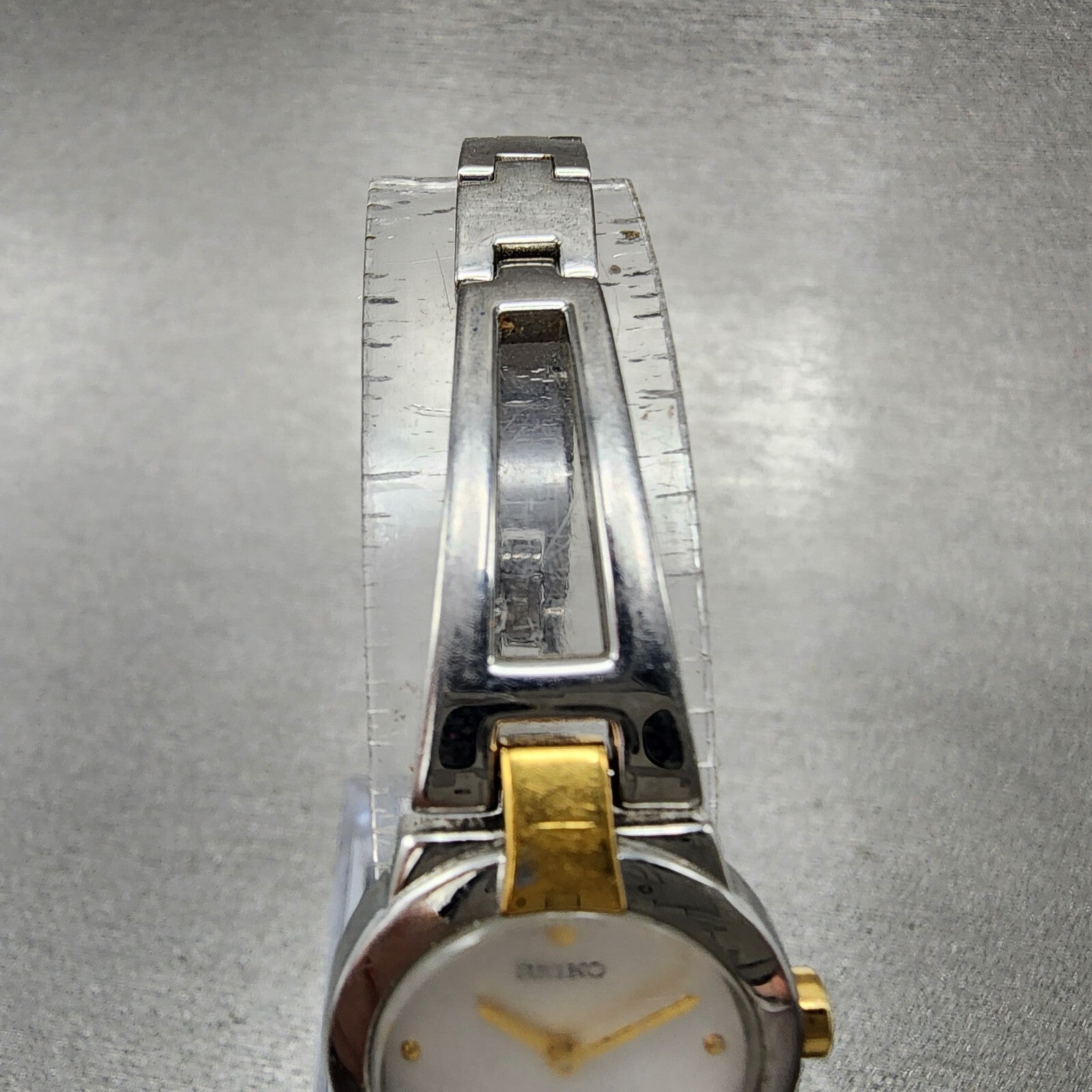 Seiko Watch Women 19mm White Dial Two Tone Round 1n000gm0 New Battery3