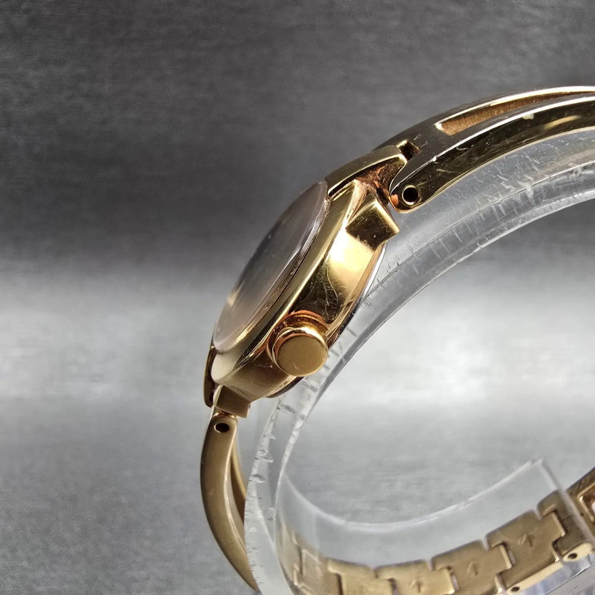 Seiko Watch Women 20mm Black Dial Gold Round Bangle 1N00-0GM0 New Battery3