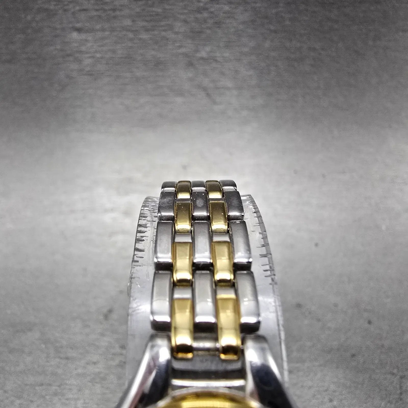 Seiko Solar Watch Women 22mm White Dial Two Tone Round V115-0AG0 Runs4