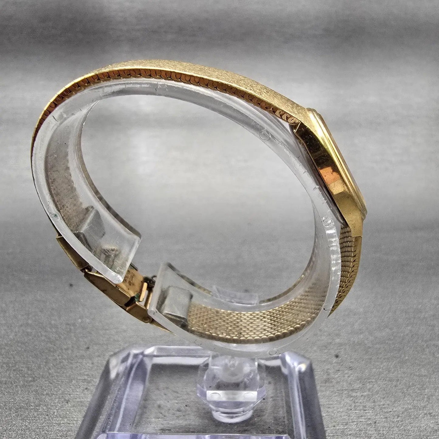 Seiko Watch Women 18mm Champagne Dial Gold Tone Oval 1400-5089 New Battery VTG8