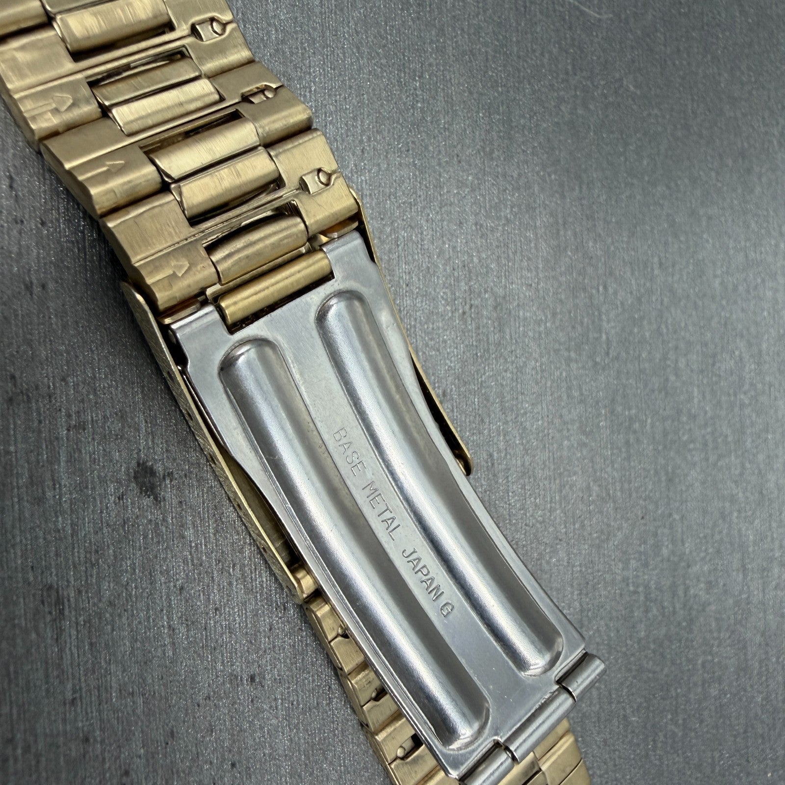 Seiko SQ Bracelet 20mm Stainless Steel Gold Tone Tri Folding Clasp Vintage Japan10
