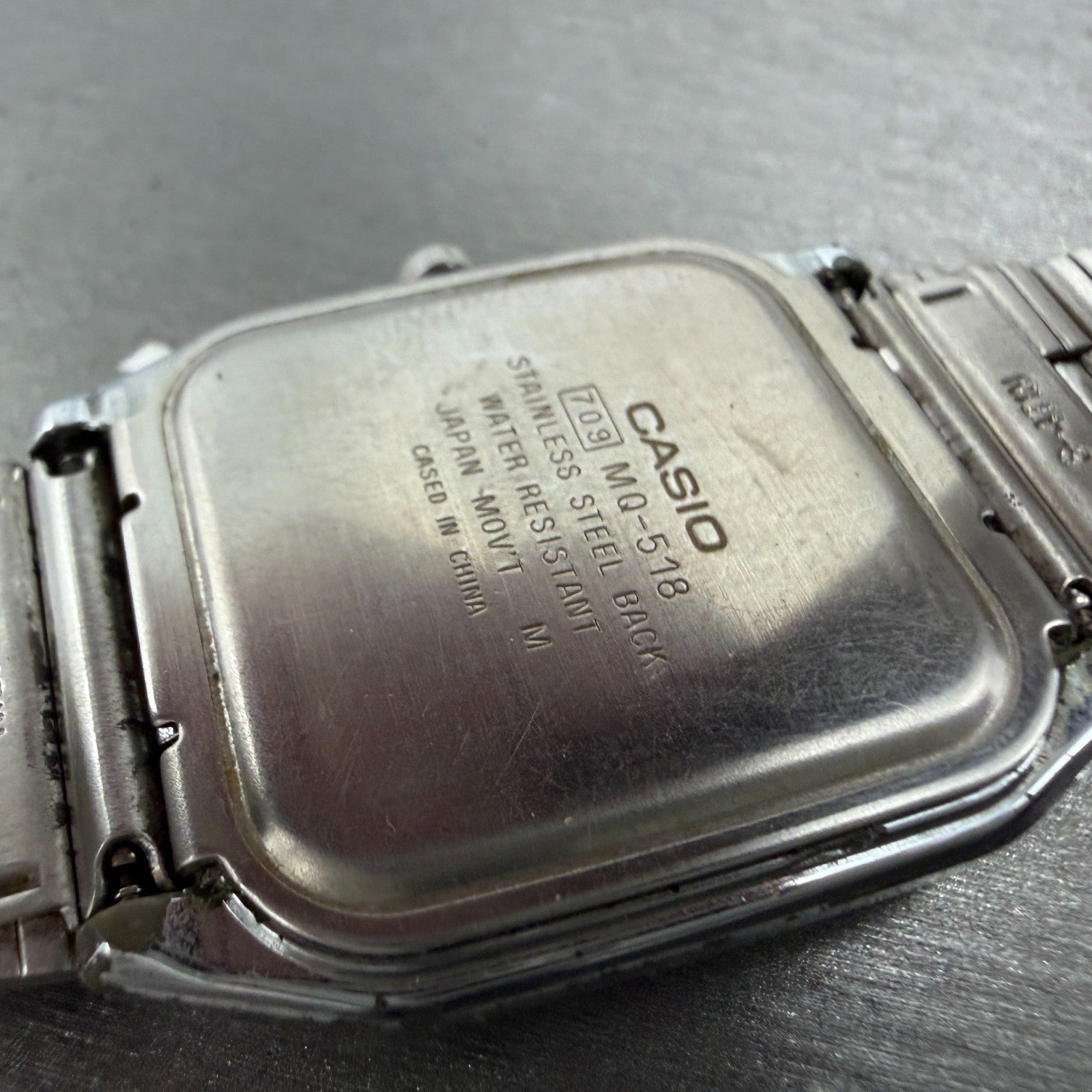 Casio MQ-518 Watch Men 30mm Silver Dial Silver Tone Rectangle Daydate New Batt9