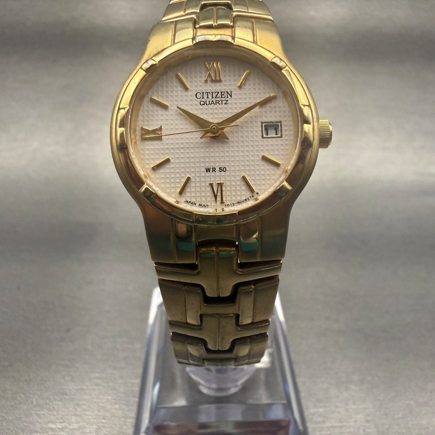 Citizen Watch Women 25mm Champagne Dial Gold Tone Date Round 1012-S029279 NewBat5