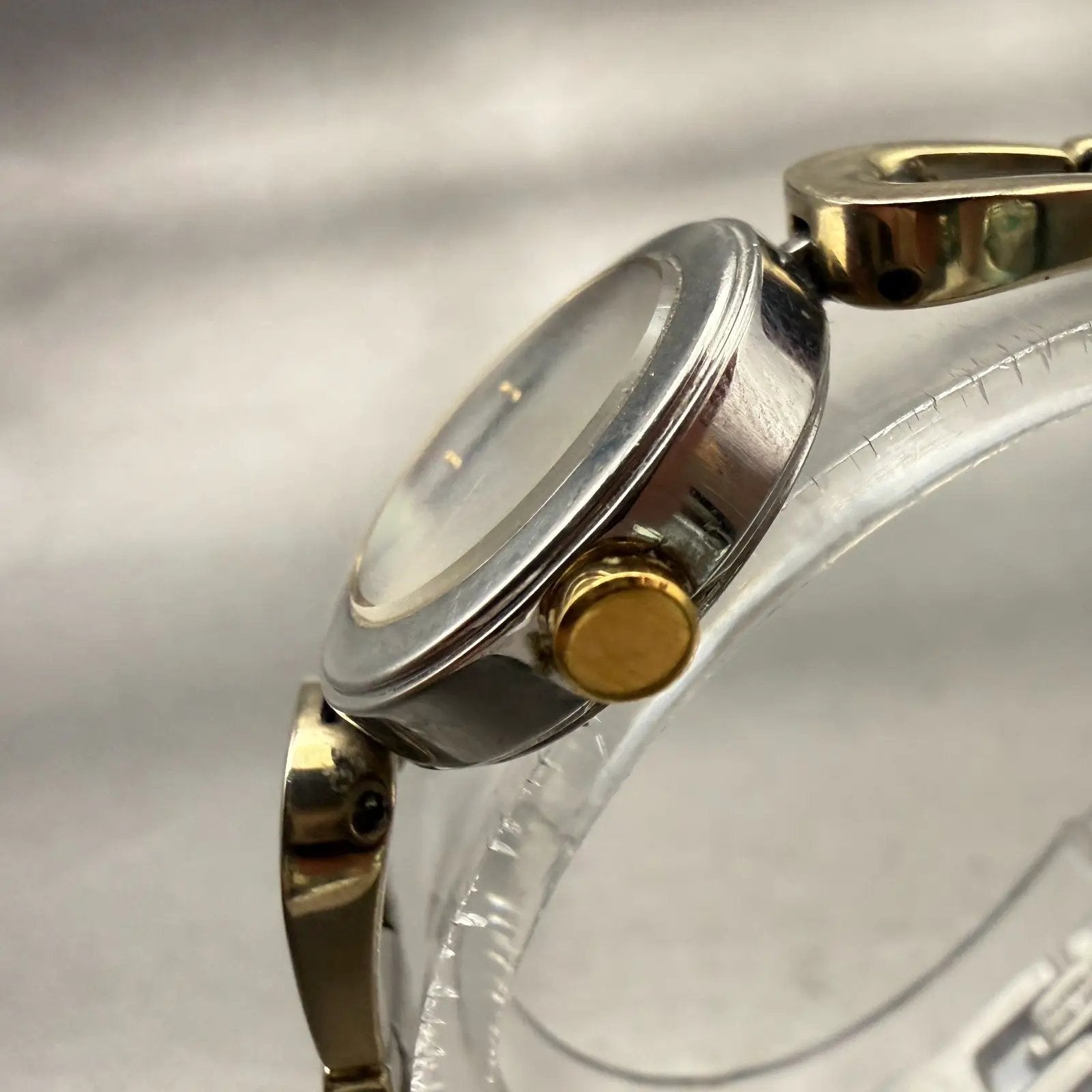Seiko Watch Women 20mm MOP Dial Two Tone Round 1N00-0MV0 New Battery Vintage2
