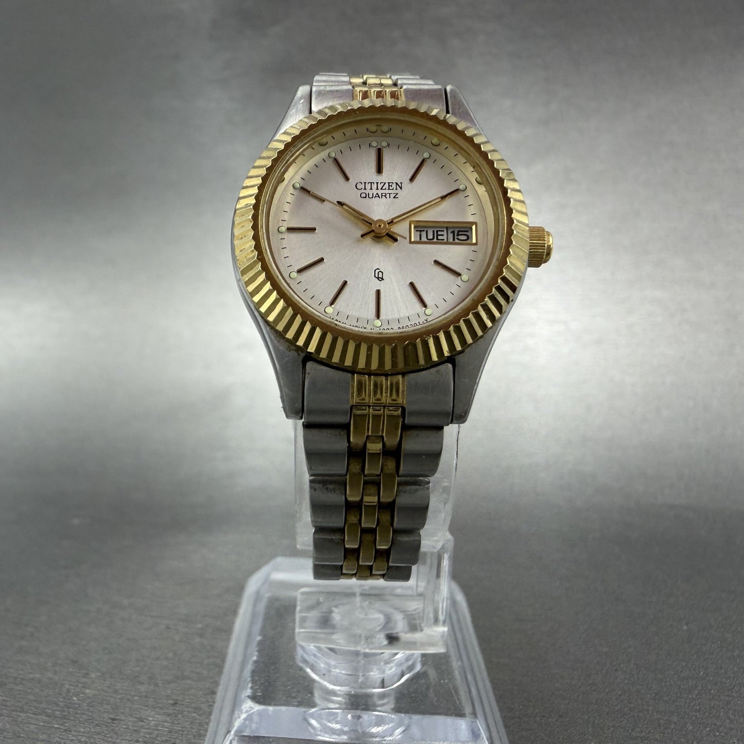 Citizen CQ Watch Women 25mm Silver Dial Two Tone Daydate 1002-R15119 New Batt FI5