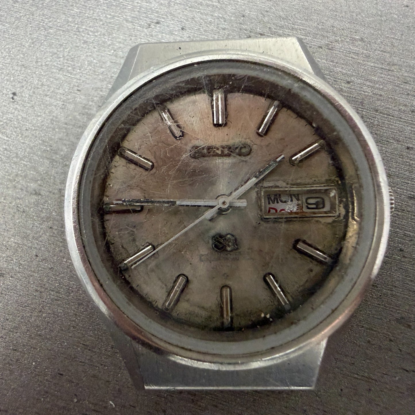 Seiko SQ Watch Men 36mm Silver Dial Silver Tone Daydate Round 0903-7019 PARTS2