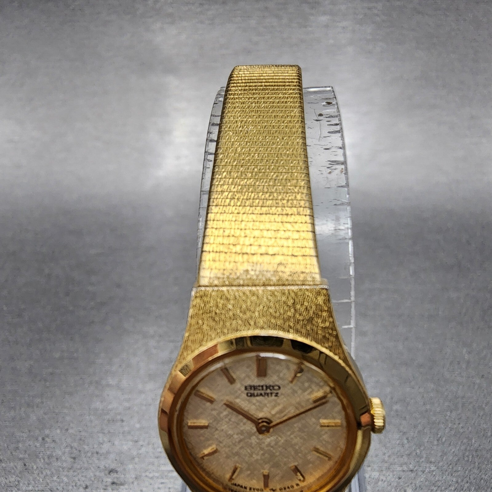 VTG Seiko Watch Women 17mm Champangne Dial Gold Tone Round 2Y000019 New Battery4