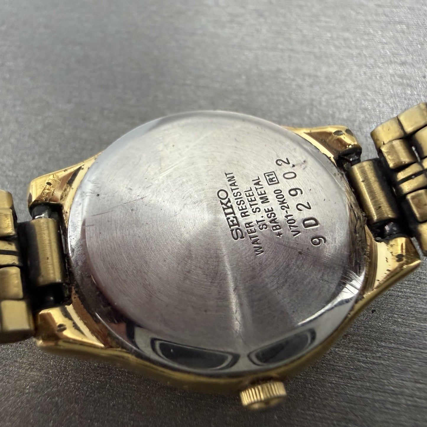Seiko Watch Women 24mm Champagne Dial Gold Tone Round V7012K00 New Battery9