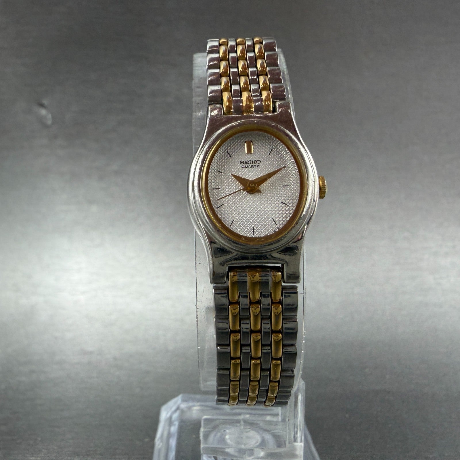 Seiko Watch Women 18mm White Dial Two Tone Oval V401-5228 New Battery Vintage AP5