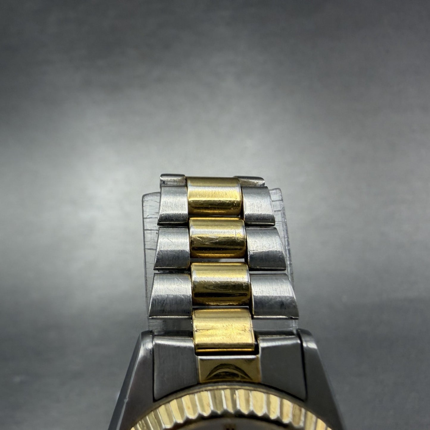 Seiko SQ Watch Women 25mm Silver Dial Two Tone Daydate Round 2A23-0039 NewBat IP4